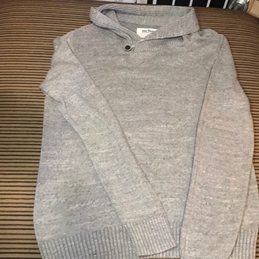 Men’s grey sweater
